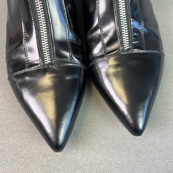 Burberry bootie. Front zipper. Black leather. Leather lining. Size 38.5. - Picture 7 of 14